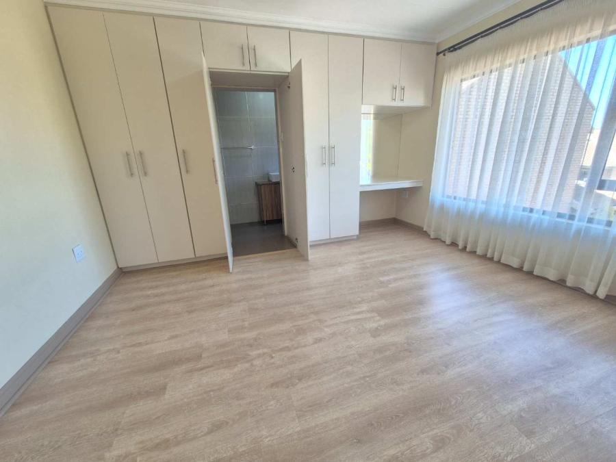 4 Bedroom Property for Sale in Heuwelsig Free State